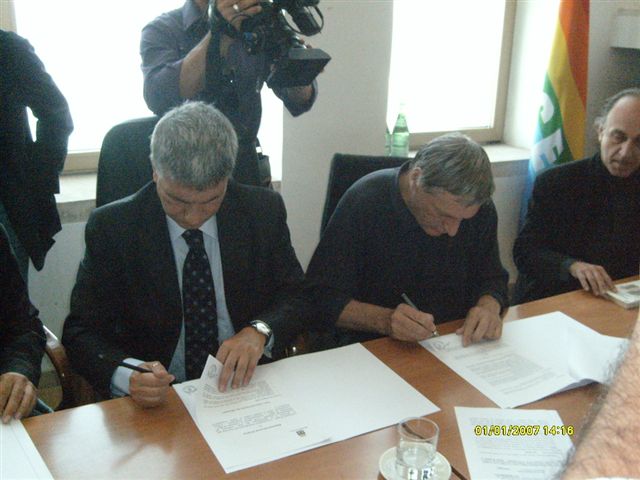 Firma convenzione, Ciotti e Vendola