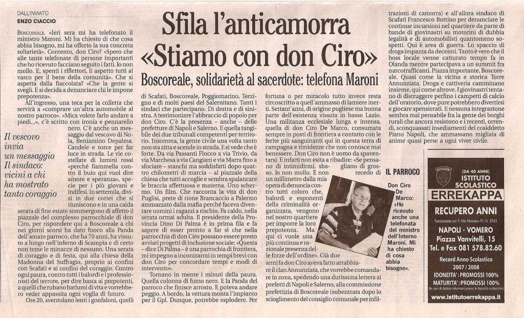 Sfila l'anticamorra "Stiamo con Don Ciro"