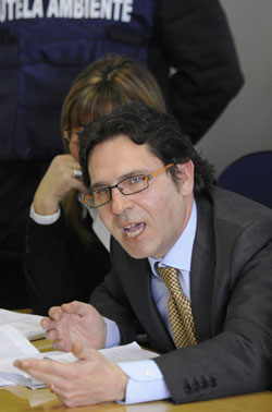 Una busta con 5 proiettilial magistrato Falcone