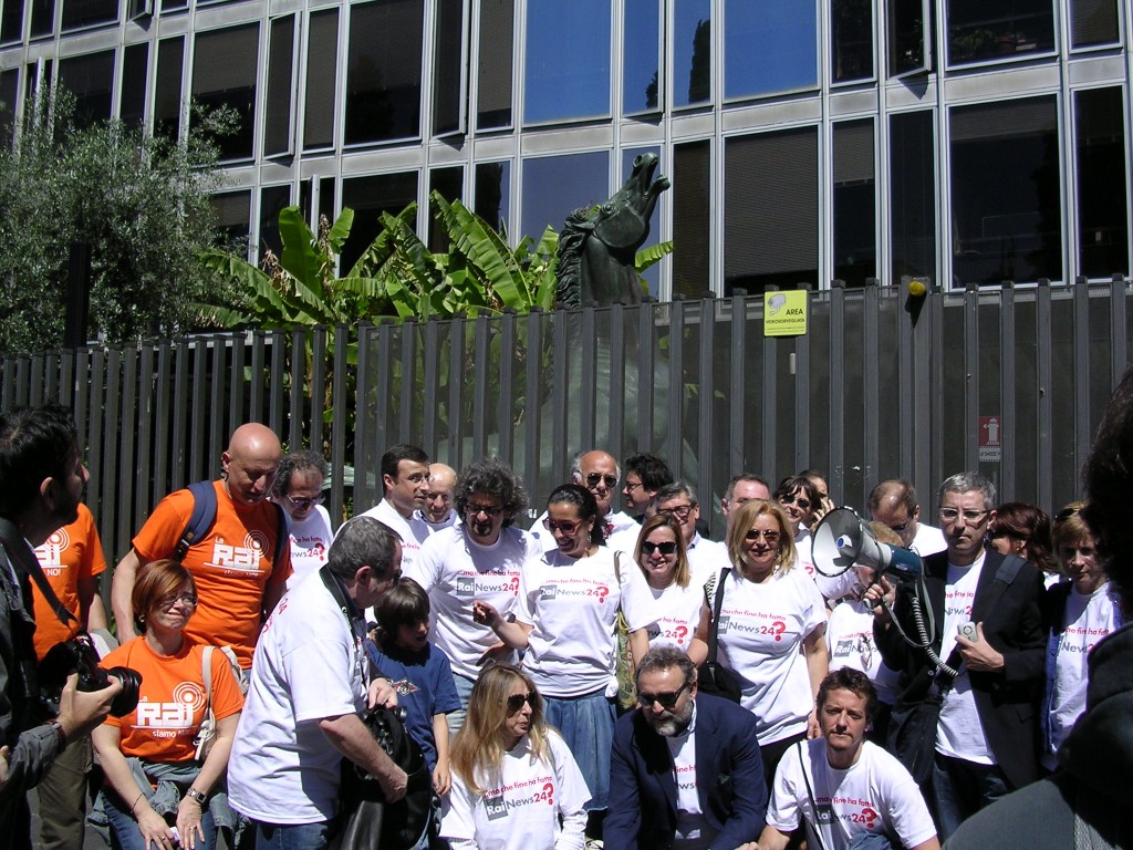 Davanti a viale Mazzini