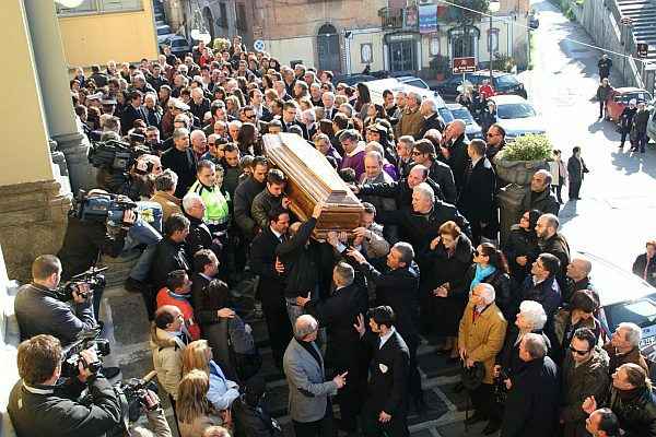 I funerali di VIncenzo Liguori (foto il Mattino)