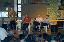 Tonio Dell'Olio durante uno dei dibattiti a Firenze