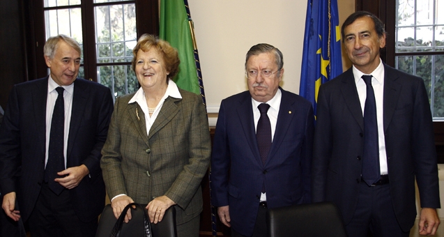 La firma del protocollo per Expo 2015 (foto da expo2015.org)