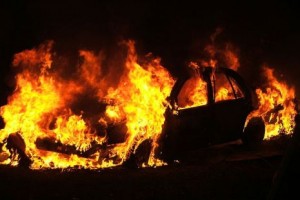 Auto in fiamme 300x200