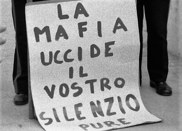 La mafia uccide il silenzio pure