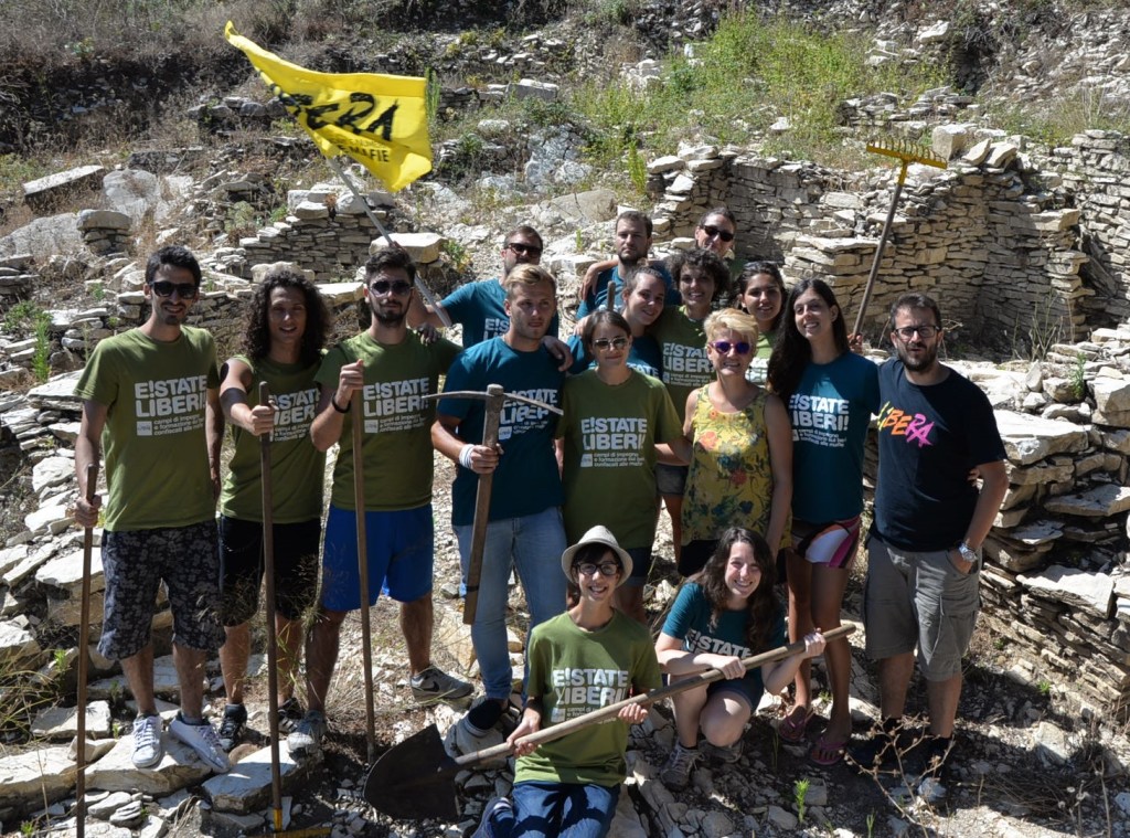 Volontari di E!State Liberi in azione ad Alcamo
