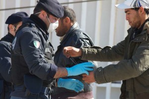polizia-migranti