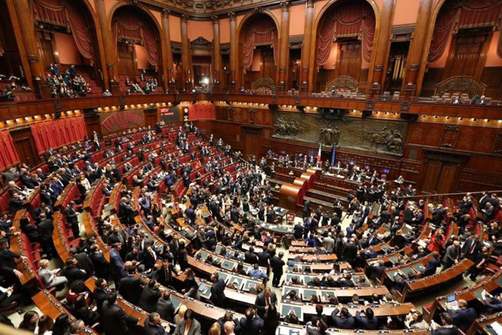 Insediamento parlamento mangialavori