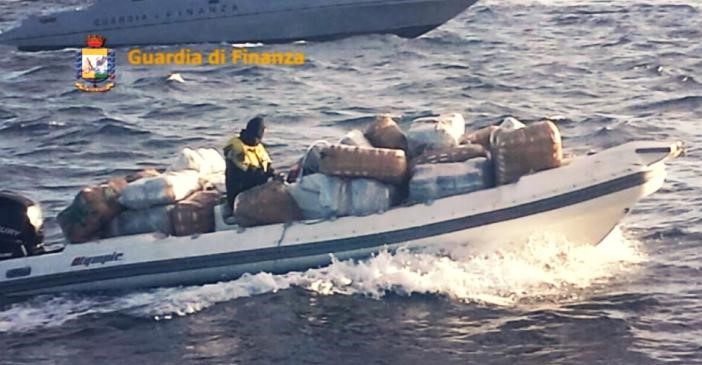 Ndrangheta e narcos albanesi sequestrate 5 tonnellate di marijuana