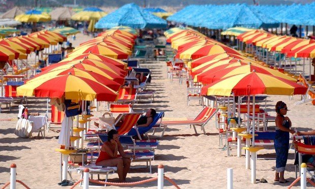 Crisi di governo: dalla spiaggia al Parlamento