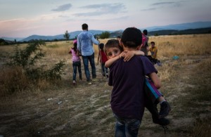 migrantiBambiniGrecia-755x491