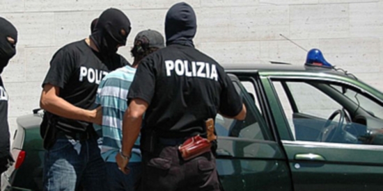 Squadramobile polizia passamontagna arresto