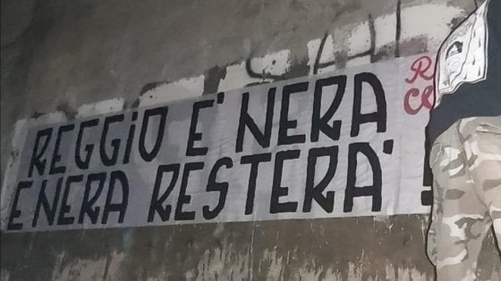 Reggio è nera e nera resterà