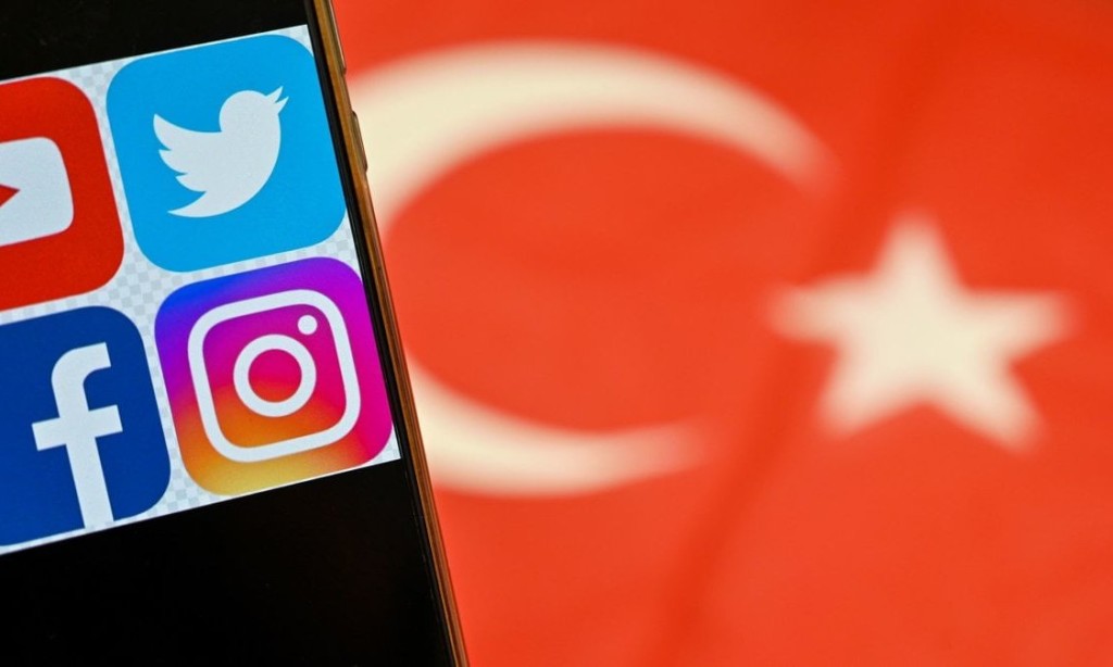 Turchia, tweet vietati contro Erdogan: in vigore la legge-bavaglio sui social