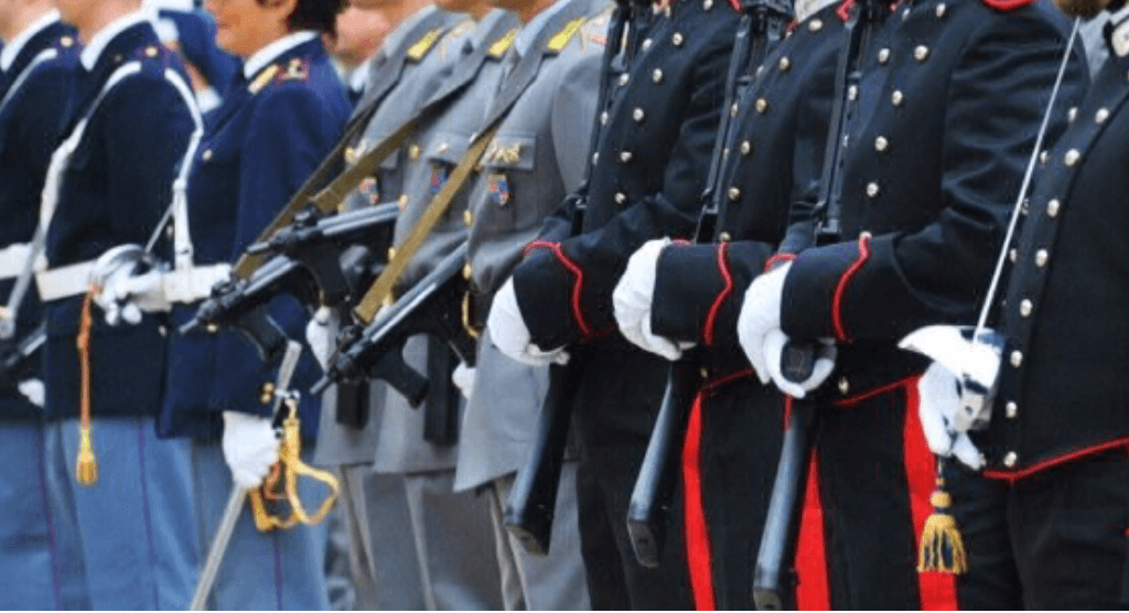 Osservare la Costituzione e le leggi, un dovere più stringente per le forze di polizia