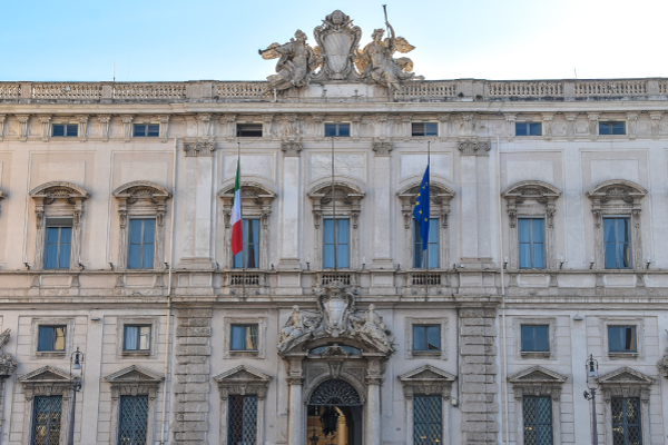 Ergastolo ostativo incompatibile con la Costituzione ma occorre un intervento legislativo. Un anno di tempo al Parlamento