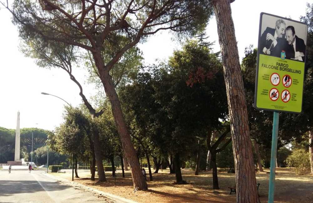 Se un sottosegretario vuole togliere la targa di Falcone e Borsellino