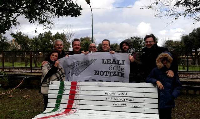 Panchina Liberta di Stampa con Cristina