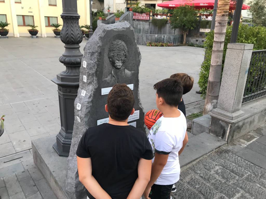 Vico equense ititolazione piazzale giancarlo siani