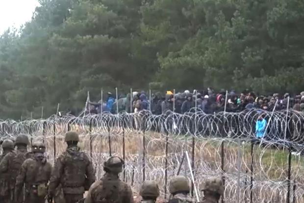Bielorussia-Polonia: migranti come arma, muri di filo spinato