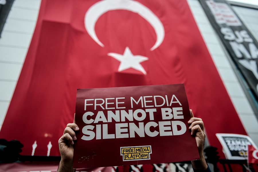 Turchia. Decine di giornalisti in carcere. Anche per appartenenza al sindacato