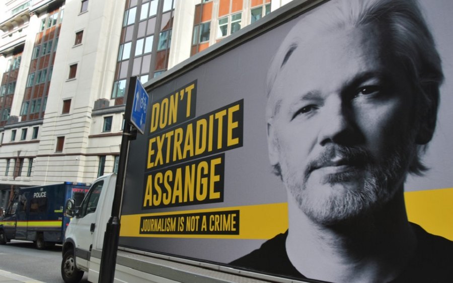 Assange estradabile