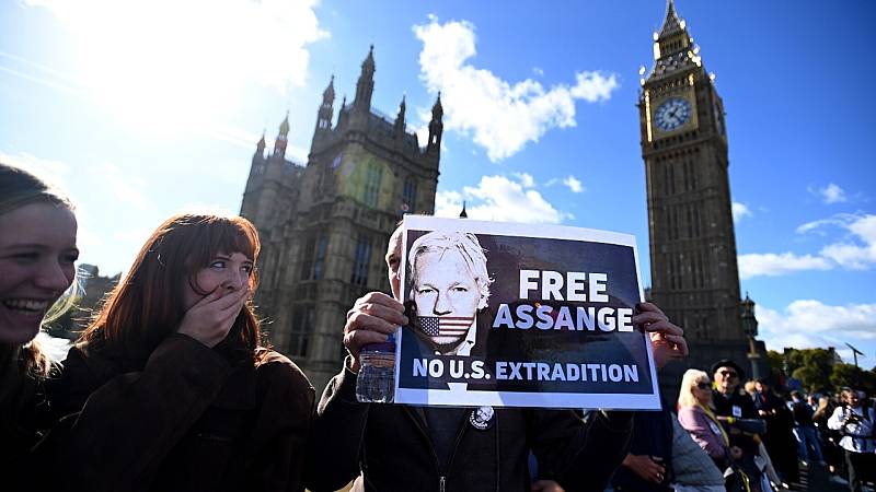 Free assange