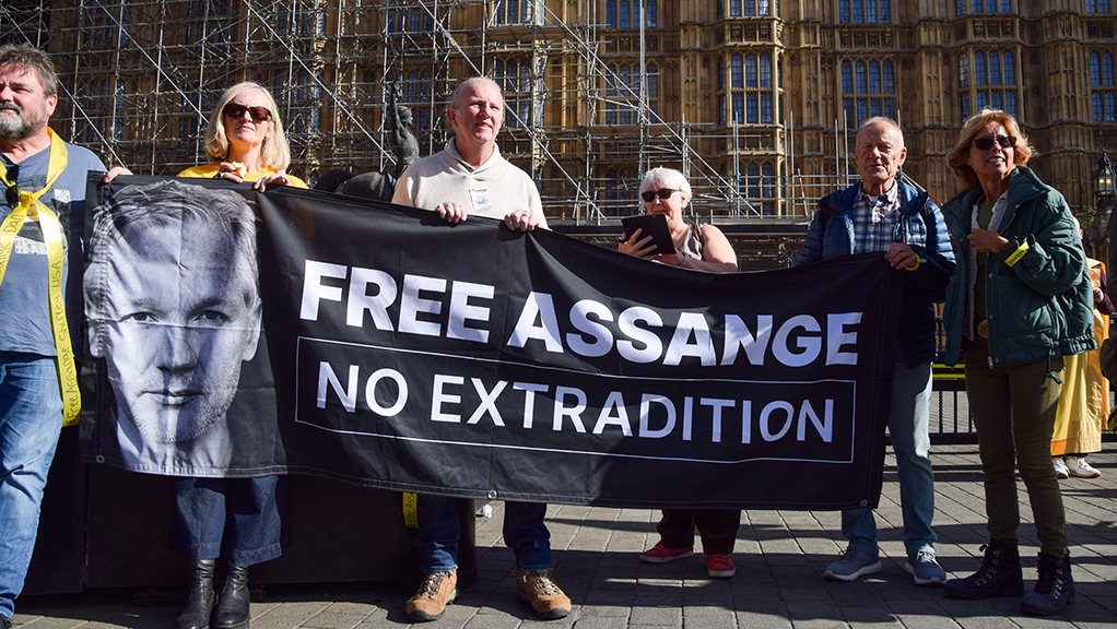 Free assange