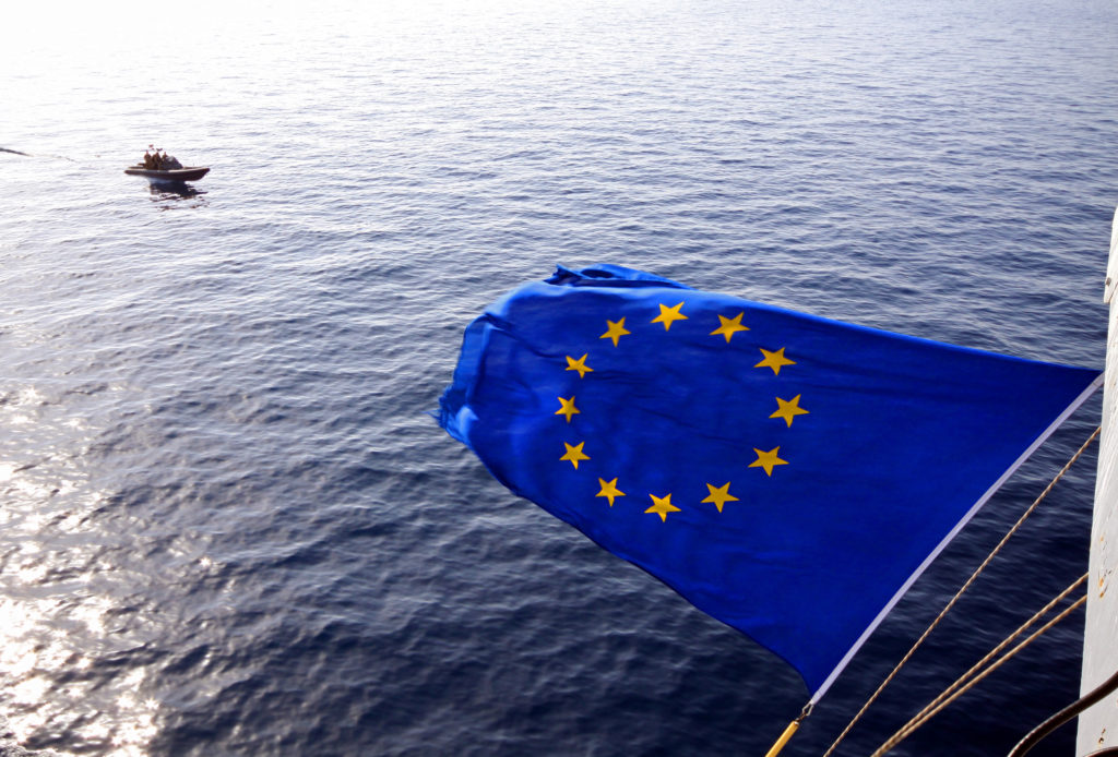 Mare migranti EUflag