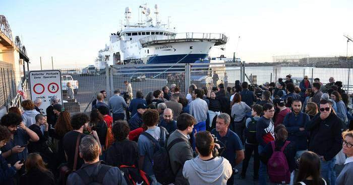 Navi migranti catania