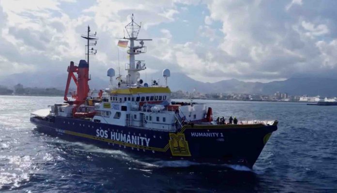 Il Centro Astalli chiede lo sbarco immediato per tutti i naufraghi soccorsi dalle navi umanitarie