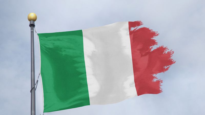 Bandiera strappata italia