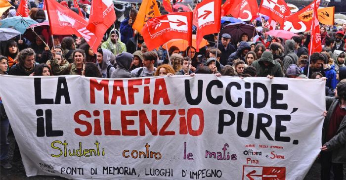 La mafia uccide il silenzio pure