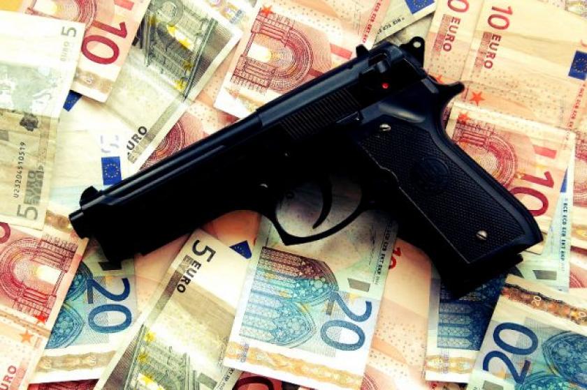 Pistola e denaro