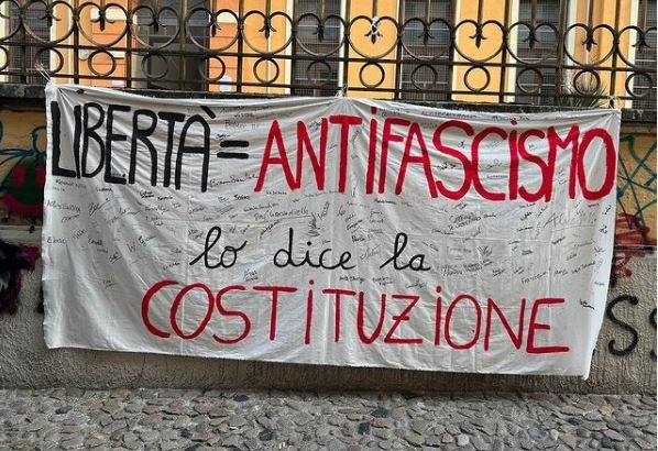 Striscione antifascismo