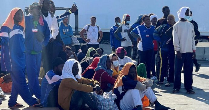 Lampedusa sbarchi migranti hotspot