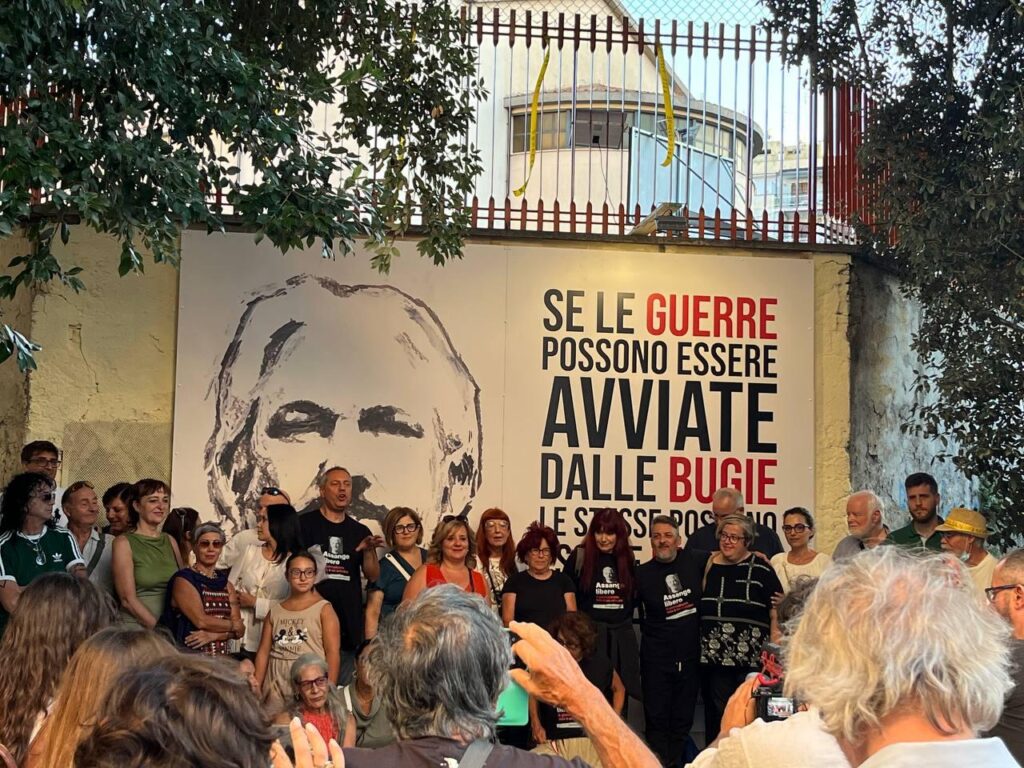 Mural assange