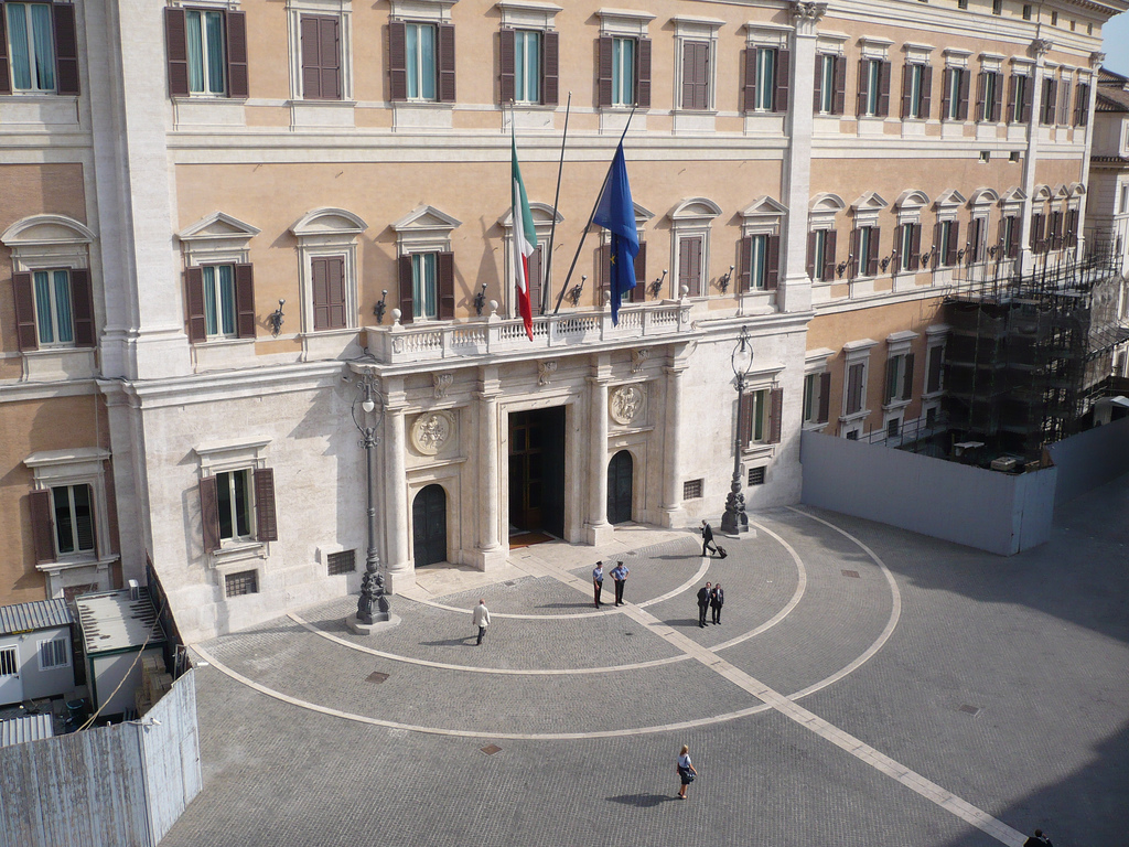 Governare con una coperta corta