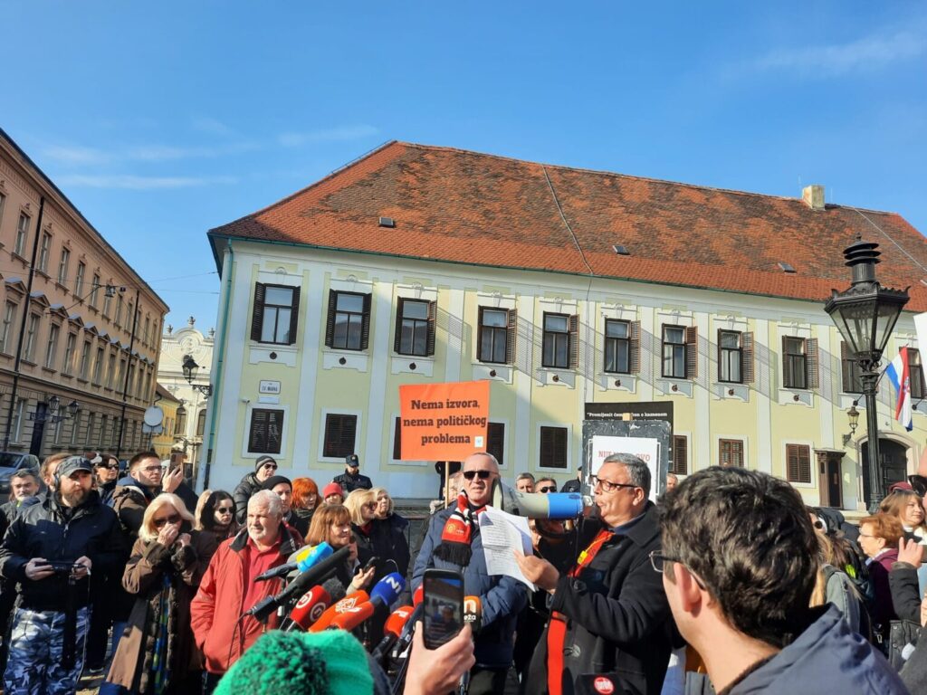 Croazia giornalisti in piazza