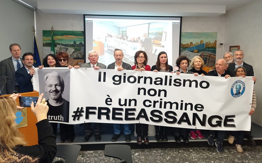 Free assange cnog