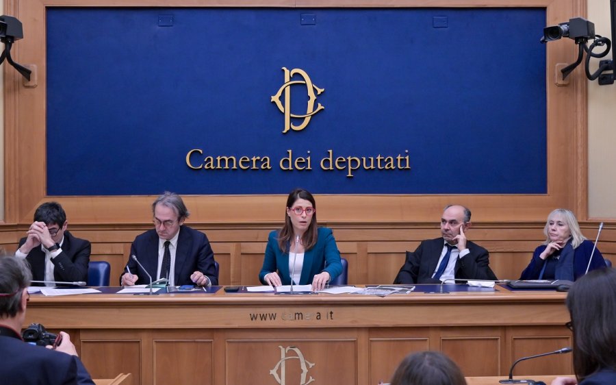Libertà di informazione e Rai, presentata alla Camera la mozione di Avs aperta alle altre opposizioni
