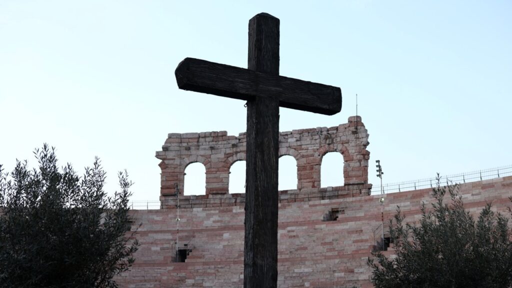 Arena verona croce