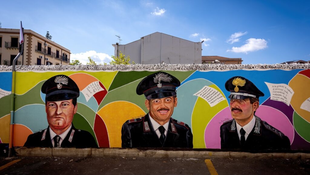 Murale strage via scobar