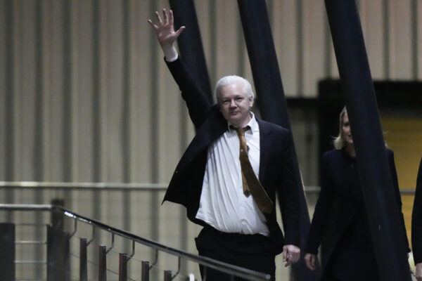 Assange 600x400
