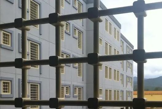Il carcere secondo Delmastro e Piantedosi