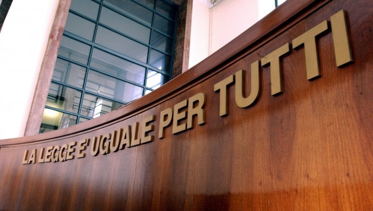 La giustizia secondo Delmastro: “Arrendetevi”