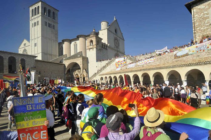 In 200mila da Perugia ad Assisi per dire no a tutte le guerre