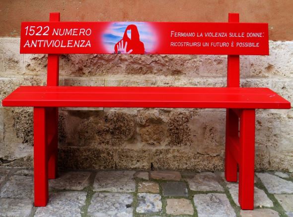 Panchina rossa milano
