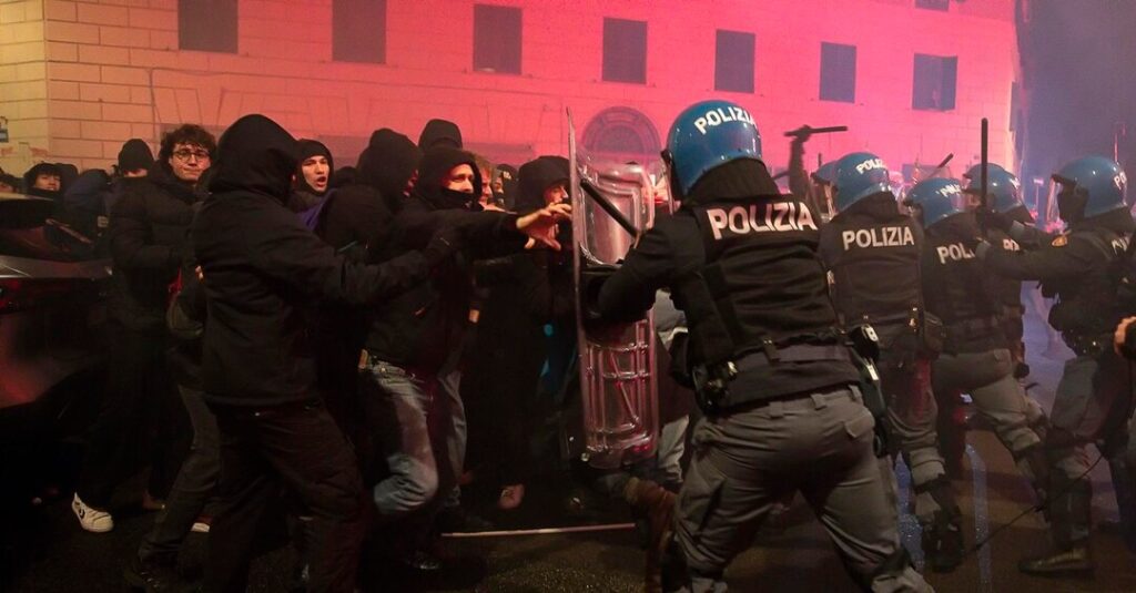 Scontro forze ordine