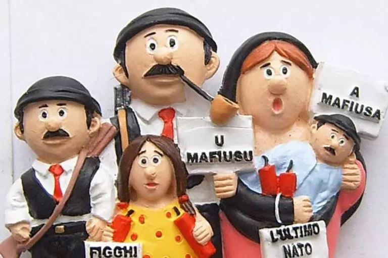 Souvenir mafia
